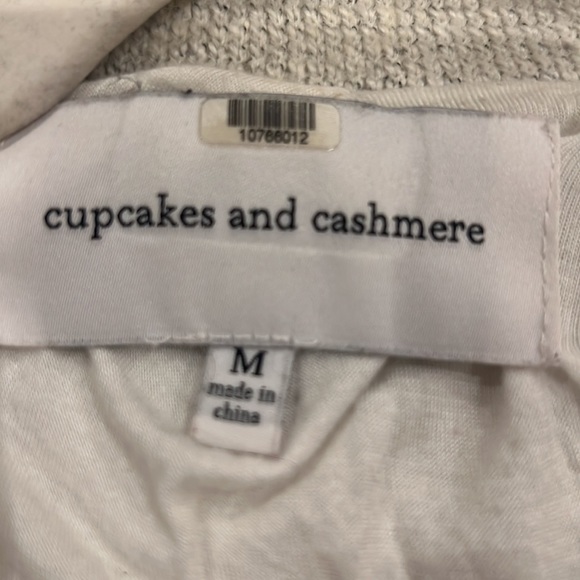 Cupcakes and Cashmere sweater, jacket fitted blazer very cute! Great for summer - Picture 2 of 4